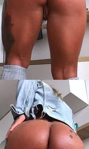 Hot Ass Babe Masturbates For Cam at