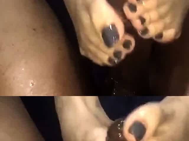 Black Amateur's Pretty Toes Footjob