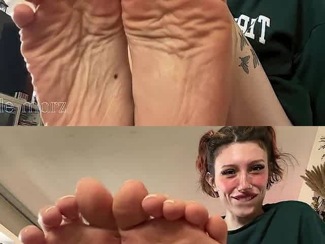 Humiliating u for stroking to my feet