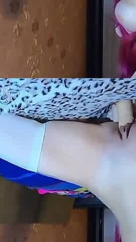 Girl puts a dildo in a tight pussy