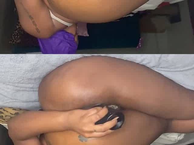 Juiicy1001 Pounds Her Large Ebony Booty On Period