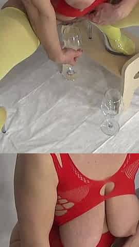 I Pee in Glasses in Yellow Stockings