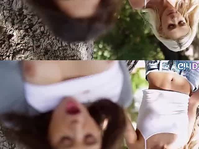 Is that babe fingering her vagina in the park?