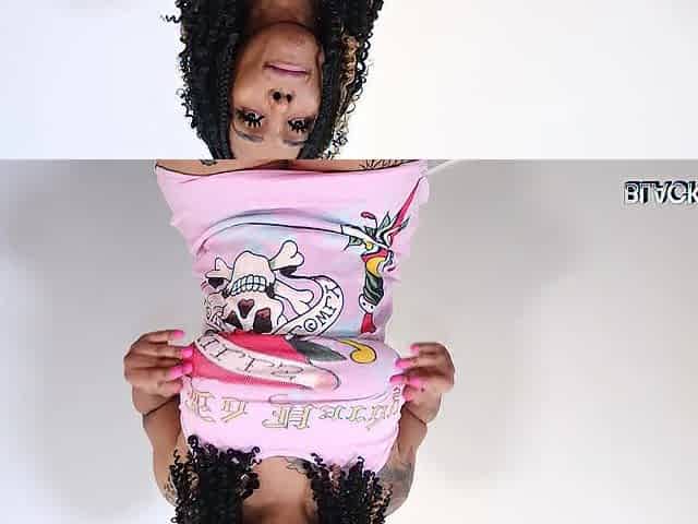 EBONY TRANSSEXUALS - Unico Slips Her Pink Suit To Tease U