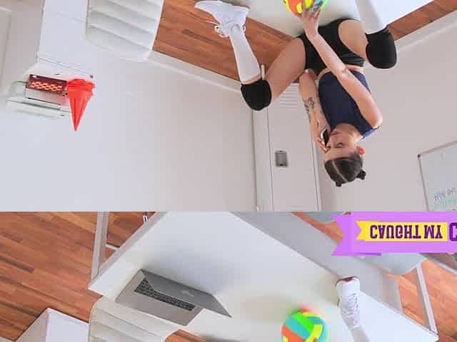 Hotblooded Sportball Vixen Hotty Windell Gives Coaches Large Wang a Spin - S1:E9