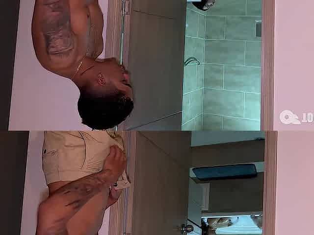 Pillo a mi hermanastra en el jacuzzi y me la follo antes de que llegue mi padrastro
