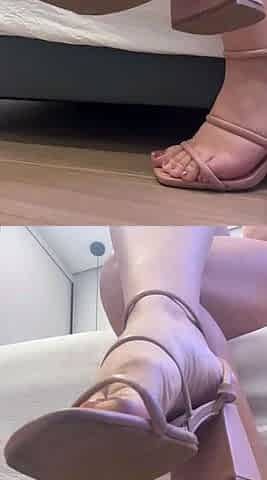 Amateur Foot Fetish Girlfriend Sucks and gives a Footjob