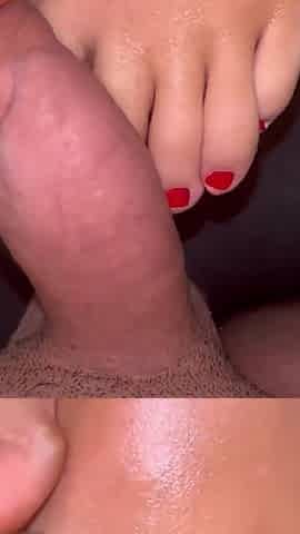 I Jerk off with My Foot, Rubbing My Cock Against Her Toes, Cum on Her Feet! Photo at the End!