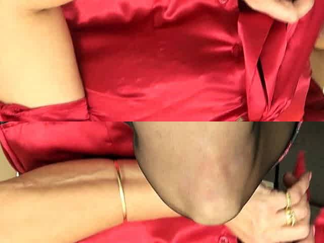 Close up MILF masturbation