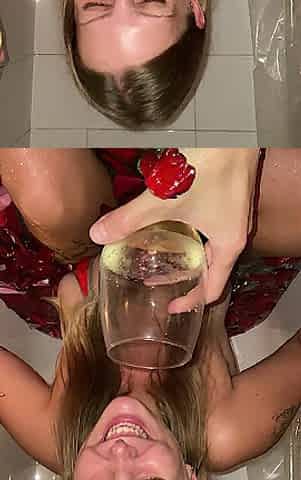 My roommate joined me in a washroom and i cum on her large booty