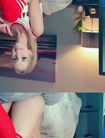 Close up MILF masturbation