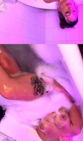 Horny Webcam Babe Solo Masturbation