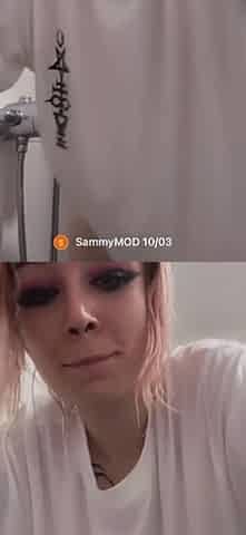 College Wench Masturbates In Shower