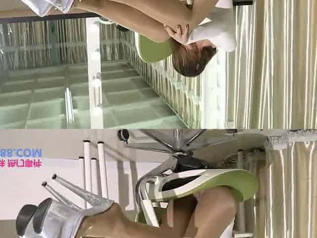 **** CUTE PANTYHOSE MODEL *- WITH NICE LEGS* (#27UJM78)