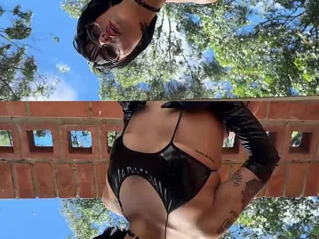 GOTH EMO GAL DEEPTHROAT MY WANG AND GETS DRILLED