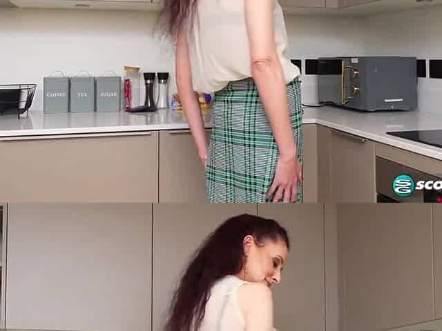 The New British Milf Spreads Her Hot Fuck Holes In A