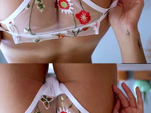 Gorgeous Latina MILF exposes bare figure