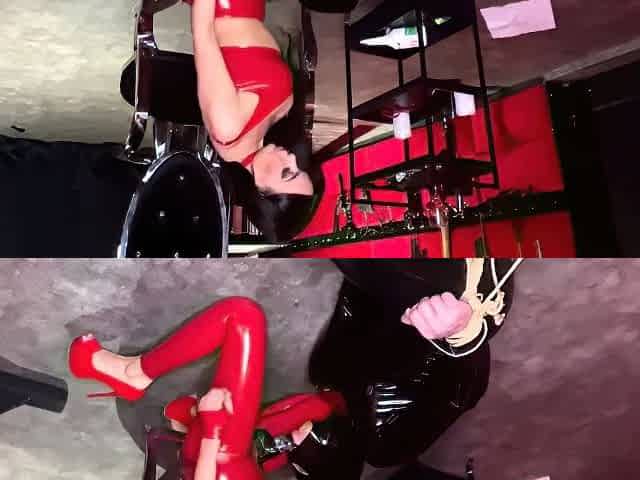 EVIL WOMAN - EvilWoman: Brutal pegging in latex