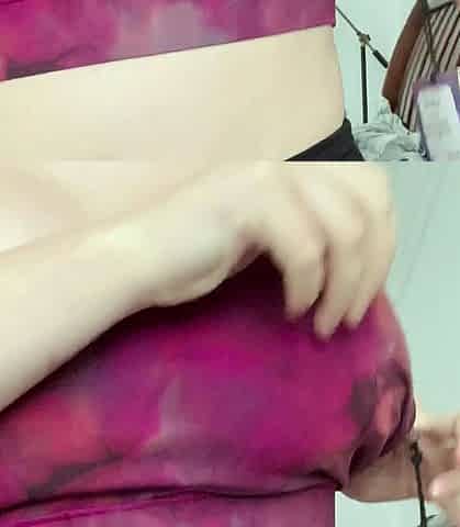 Big ass babe exposes her big boobs