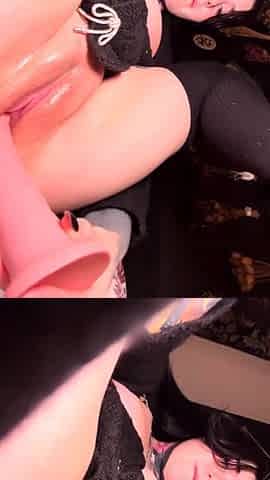 Close up MILF masturbation