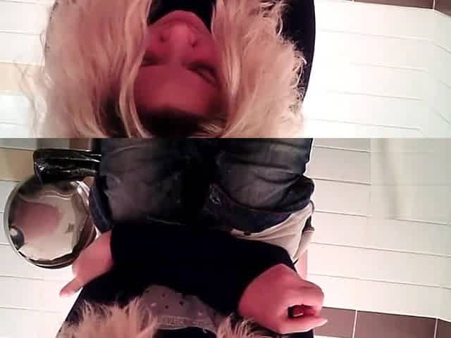 Women pee in public toilet 2414