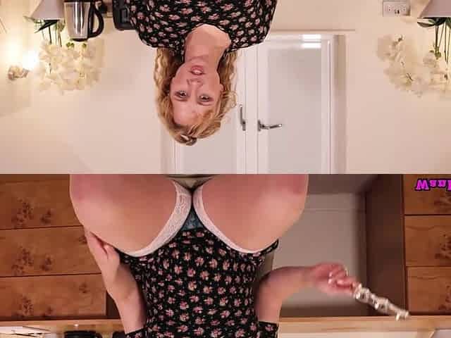 Sexy Hottie Plays With Her Hungry Vagina