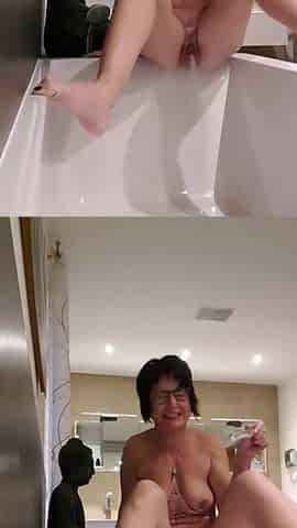 Squirt with Glas Dildo