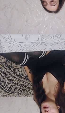 Natural brunette solo toying
