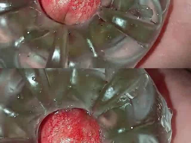 CLOSE UP TRICKLING CUM