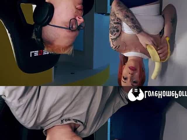 Distracting His Gaming With A Good Blowjob