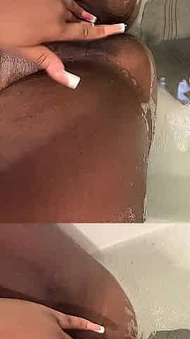 Hot Black craves to play in the bathtub
