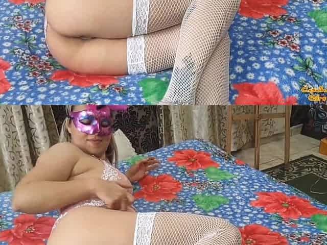 Sticking Her Butt with Her Lace Butterfly Panties, Receiving a Jet of Cum
