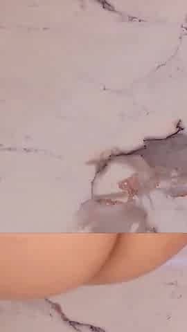 Blonde Exploded in Orgasm From Her Fuck Machine