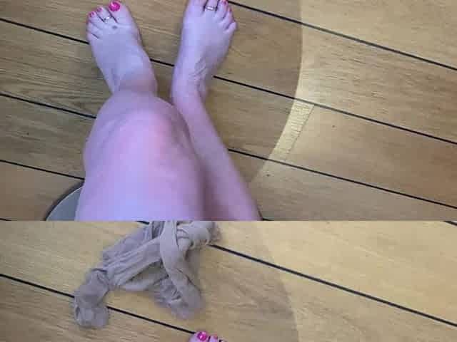 Mrs Mature Feet Being a Real Tease
