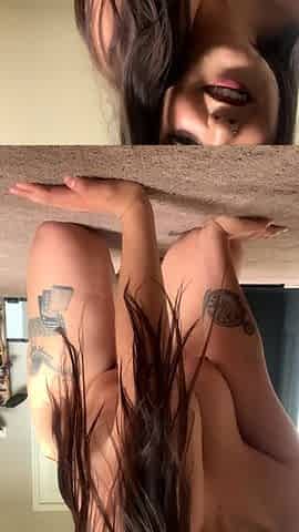 Big boob brunette masturbates on webcam