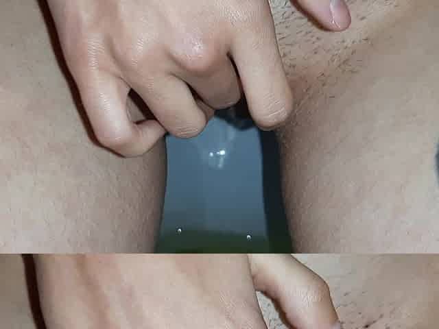 In a Public Toilet, I Jerk off and Pee at the Same Time