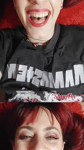 Shyyfxx Redhead Nympho Jerking off Before Christmas Dinner with Her in-laws