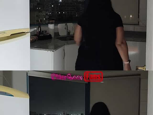 Sexy Mom in Kitchen - Video for Fans