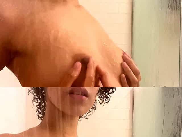 Amateur Webcam Cute Teen Plays Solo