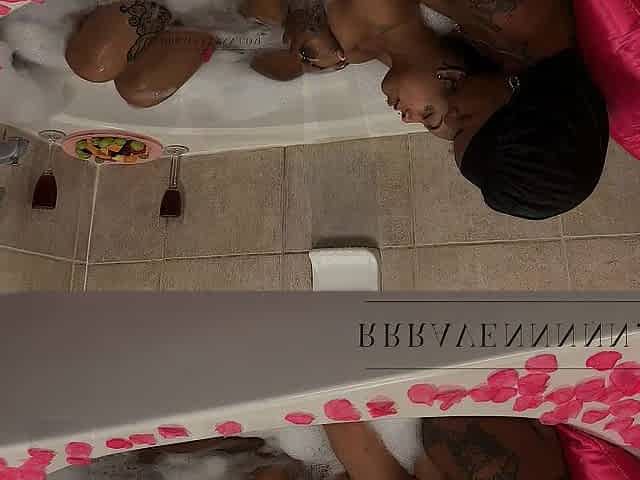 Carnal lovemaking and cunt eating in the bathtub