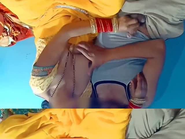 Village Bhabhi Yellow Saree Fucking With Hasband