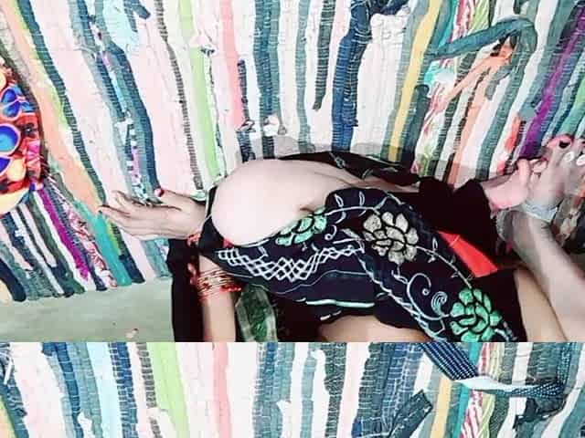 Fucking Hot Bhabhi in Black Saree