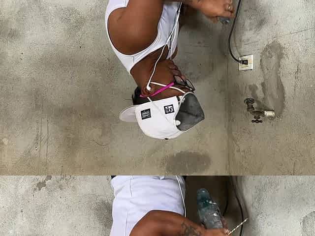 I Arrive at Work and I See That My Boss's Sexy Wife Comes in Proposing to Let Me Get Fucked with My Huge and Rich and Hard Cock