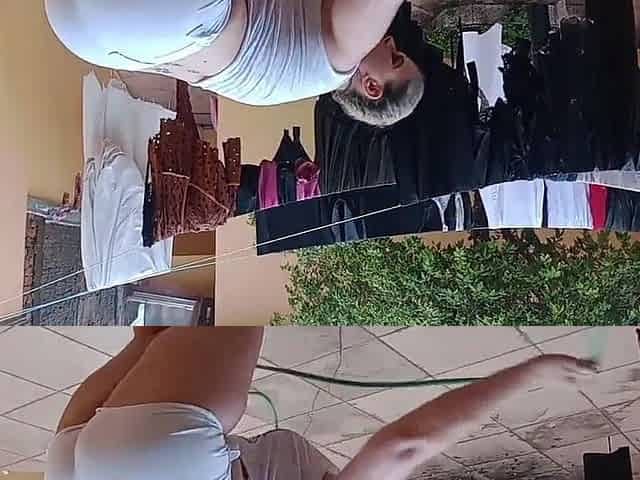MILF Washing the Yard, Punched the Hose in Her Pussy