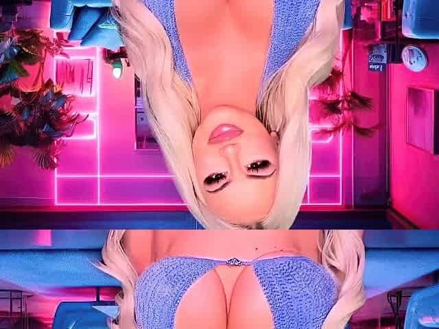 Blonde babe with a big ass and boobs masturbates