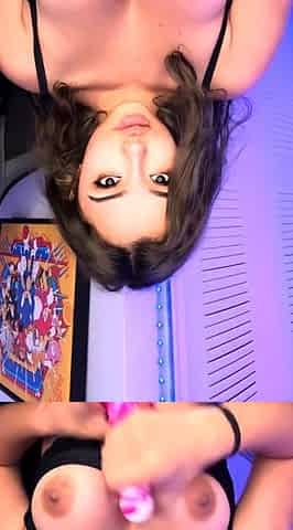 Big boob brunette masturbates on webcam