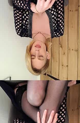 amateur blonde solo webcam