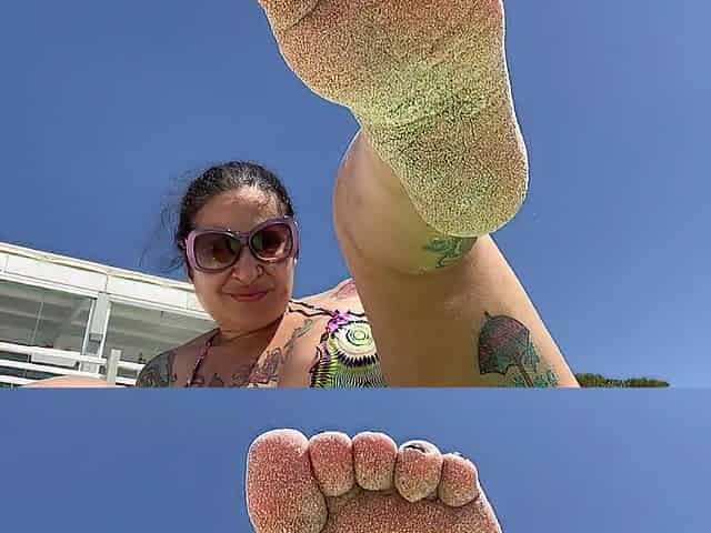 CLEAN MY HAWT OBSCENE FEET IN THE BEACH