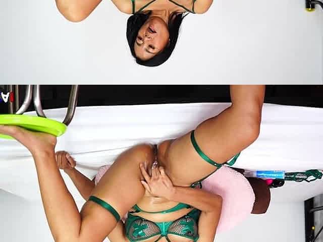 Asian MILF Squirting