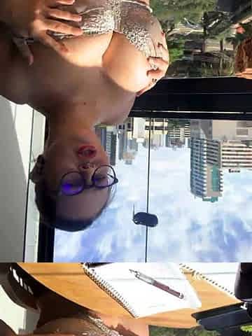 Big boob brunette masturbates on webcam